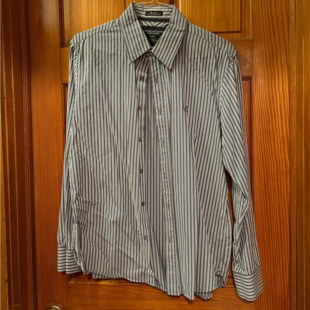 American Eagle mens size Large, vintage fit button down casual dress shirt